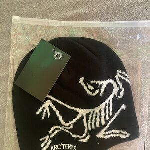 Arc'teryx Black and White Logo Beanie